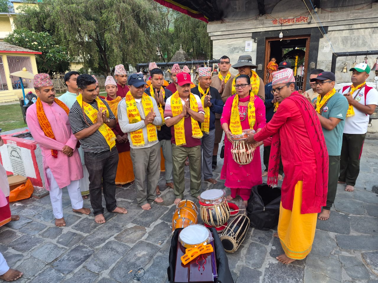 वैद्यनाथ क्षेत्रमा भजन–कीर्तनका लागि सांगीतिक सामग्री हस्तान्तरण
